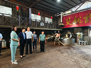 省婦聯(lián)、省稅務(wù)局一行蒞臨福建雙龍戲珠酒業(yè)有限公司調(diào)研指導(dǎo)